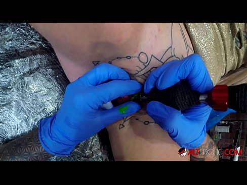 ❤️ Extreem getatoeëerde hottie Sully Savage kreeg een tatoeage op haar clitoris ❌ Fucking video at us nl.basseyn-vsem.ru